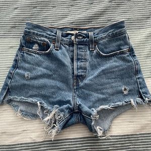 Levi Wedgie Fit Shorts - Size 24